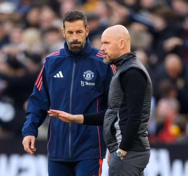 Trợ lý Ruud Van Nistelrooy được giao đảm nhiệm vị trí huấn luyện viên tạm quyền tại Old Trafford sau khi Ten Hag mất việc 7-6388.jpg