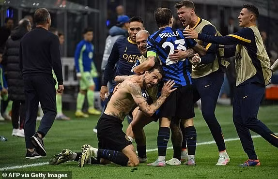 Kết quả này buộc đôi bên phải kéo nhau vào hiệp phụ. barca-12.jpg