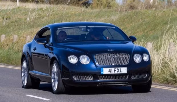 Bộ sưu tập siêu xe của chân sút 32 tuổi có hai chiếc Bentley Continental GT trị giá 160.000 bảng Anh. 3.jpg
