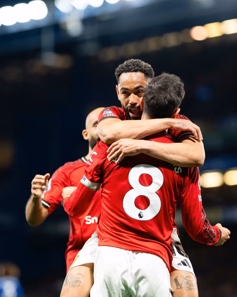 Nếu như bàn thắng của Cunha giúp Man Utd có chiến thắng đầu tiên trên sân Stamford Bridge sau hơn 6 năm, Fernandes có pha kiến tạo thứ 18 trong mùa giải. man-utd-3.jpg