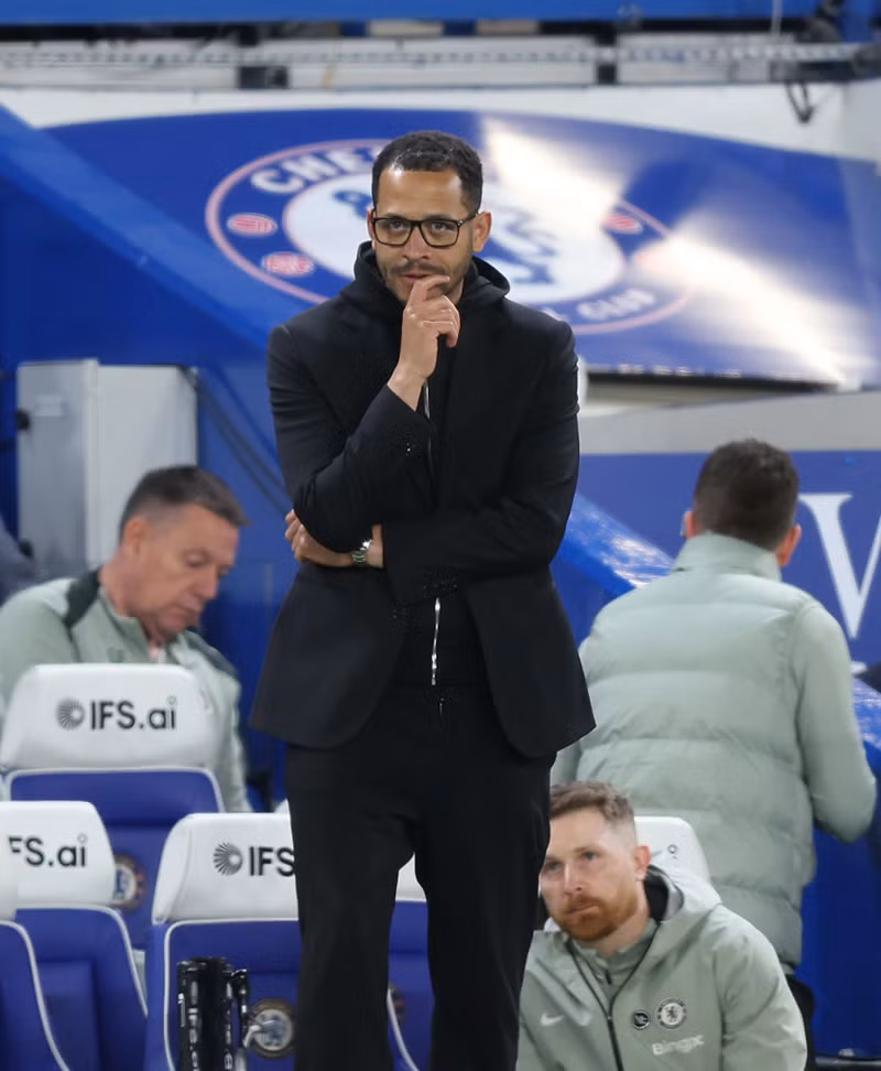 Thầy trò Liam Rosenior cũng không gặp may khi 2 lần đưa bóng trúng khung thành đối phương. Đây là trận thua thứ 4 liên tiếp của Chelsea mà không ghi được bàn thắng nào. man-utd-7.jpg