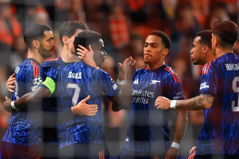 Arsenal đang thi đấu thăng hoa trên mọi mặt trận mùa này. arsenal-8.jpg