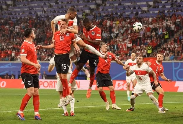 Bàn thắng thứ 2 được trung vệ Merih Demiral ghi ở phút 59. TNK04.jpeg
