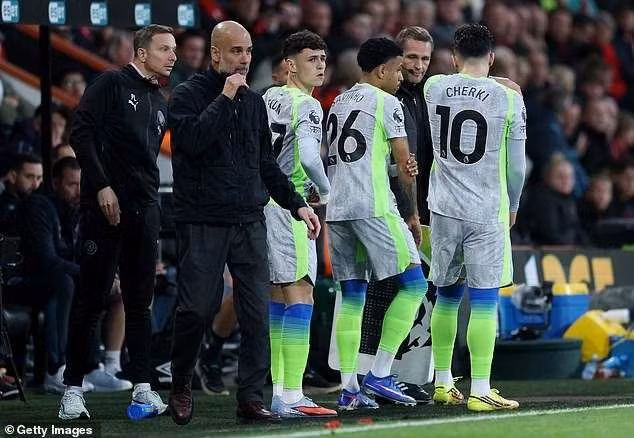 Man City làm khách Bournemouth trong bối cảnh kém Arsenal tới 5 điểm, do đó buộc phải thắng để níu kéo hy vọng mong manh trong cuộc vô địch với Pháo thủ. man-city-1.jpg