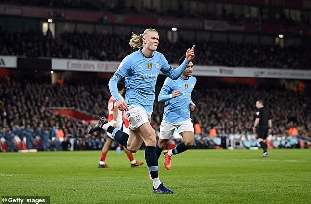 Niềm vui của chân sút người Na Uy và các đồng đội chỉ kéo dài 38 giây… arsenal-06.jpg