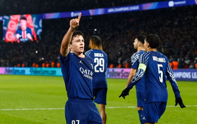 Dấu chấm hết đối với Man City khi Joao Neves đánh đầu chốt hạ chiến thắng 4-2 cho PSG ở phút 90+6. man-city-10.jpg