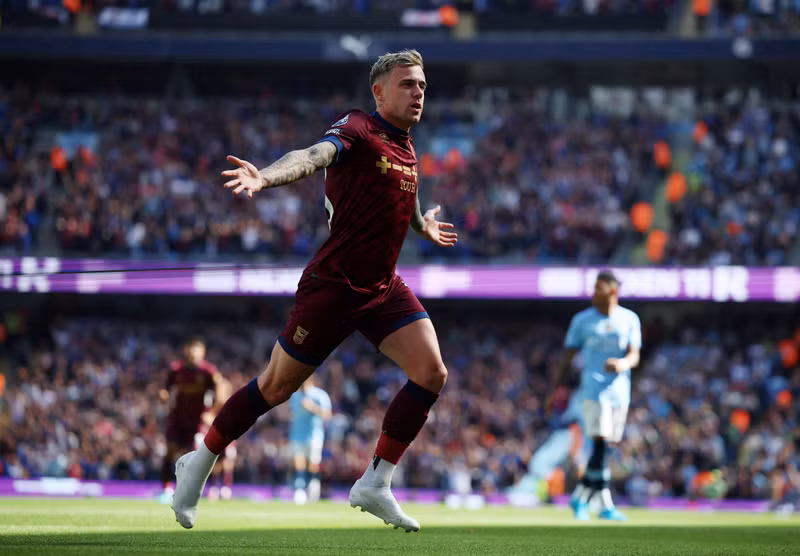 Sammie Szmodics bất ngờ mở tỷ số cho tân binh Ipswich Town ở phút thứ 7 nhưng đây là tất cả những gì đội khách làm được trên sân Etihad. 4.jpg