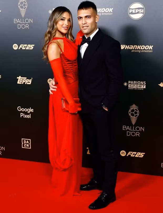Lautaro Martinez của Inter Milan và tuyển Argentina sánh vai cùng vợ Agustina Gandolfo quyến rũ. 10.jpg