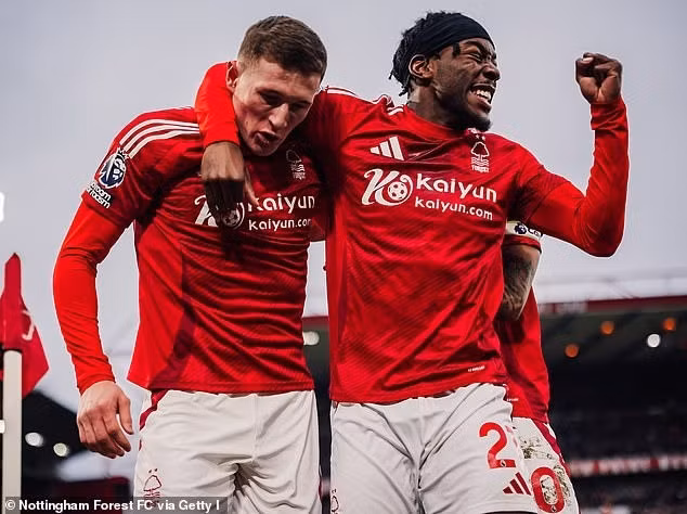 Họ liên tiếp giành những chiến thắng để có 44 điểm và cùng Arsenal chia nhau vị trí thứ hai trên bảng xếp hạng sau 22 vòng đấu, nth-02.jpg
