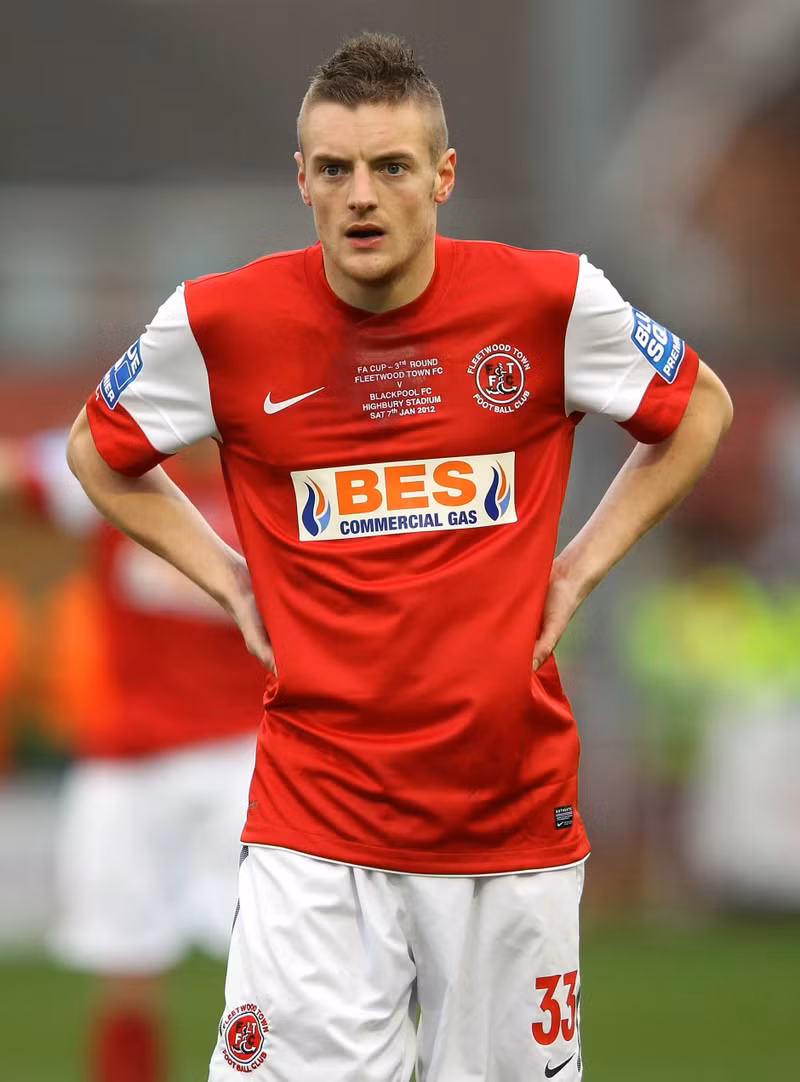 Phong độ ấn tượng của Jamie Vardy ở các đội bóng bán chuyên nghiệp đã khiến các ông lớn bóng đá Anh phải để mắt. jamie-vardy-4.jpg