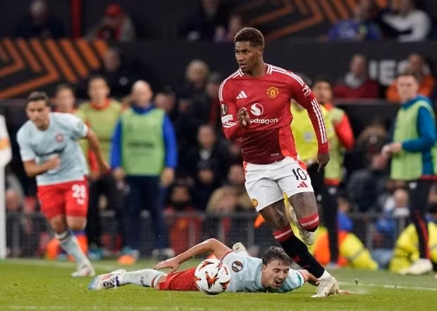 Marcus Rashford thi đấu năng nổ trong suốt trận đấu nhưng cũng không thể giúp đội nhà giành được 3 điểm. 6.jpg