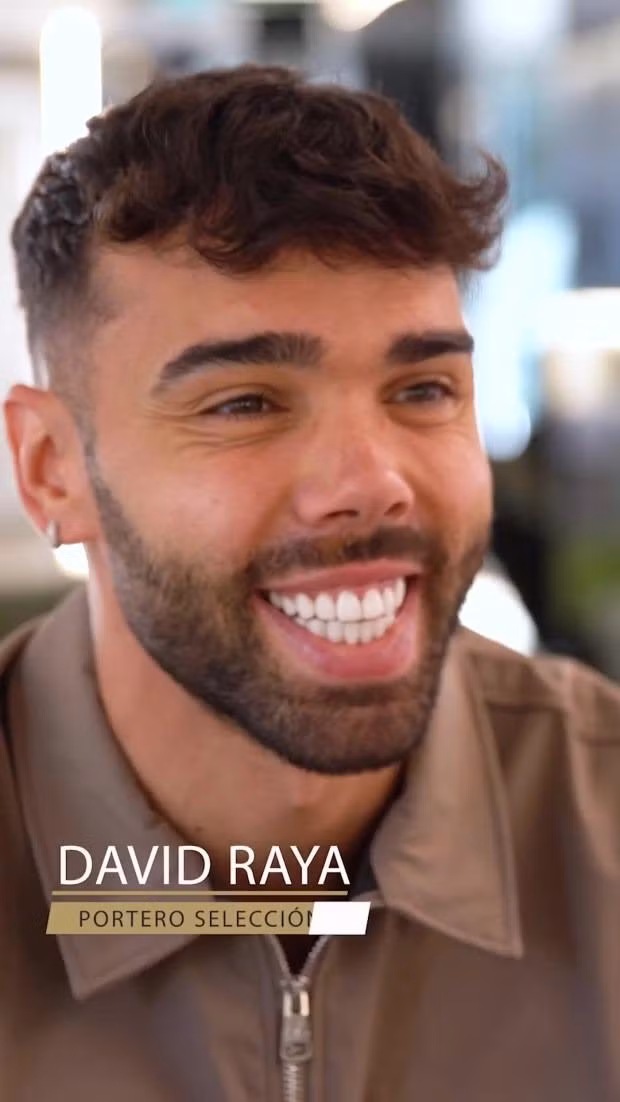 Thủ môn David Raya trải qua một cuộc phẫu thuật cấy tóc. Arsenal01.jpeg