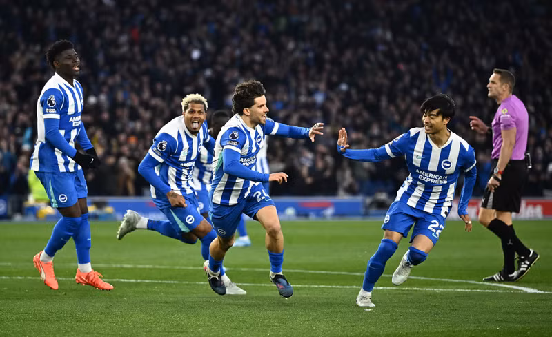 Đây là lần đầu tiên sau 114 năm Chelsea thua 5 trận liên tiếp mà không ghi nổi bàn thắng nào ở đấu trường Ngoại hạng Anh. chelsea-6.jpg