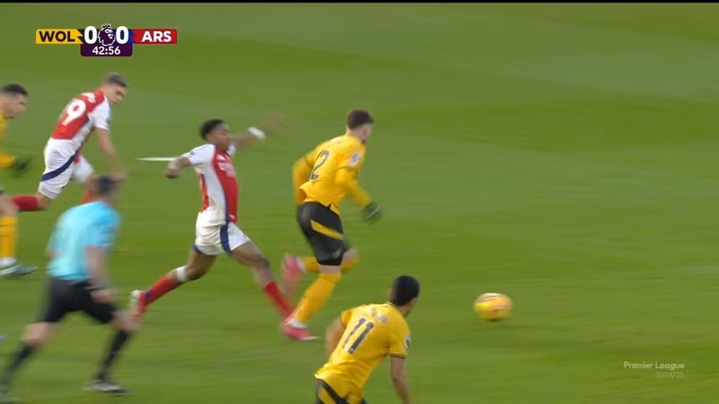 Arsenal thắng tranh cãi trước chủ nhà Wolves. arsenal-02.jpg