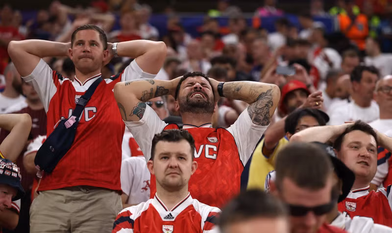 CĐV Arsenal cũng chết lặng trên khán đài sau khi đội nhà gục ngã ở loạt đấu cân não. Đại diện nước Anh vẫn phải tiếp tục chờ đợi để có được danh hiệu Champions League đầu tiên trong lịch sử. psg-11.jpg