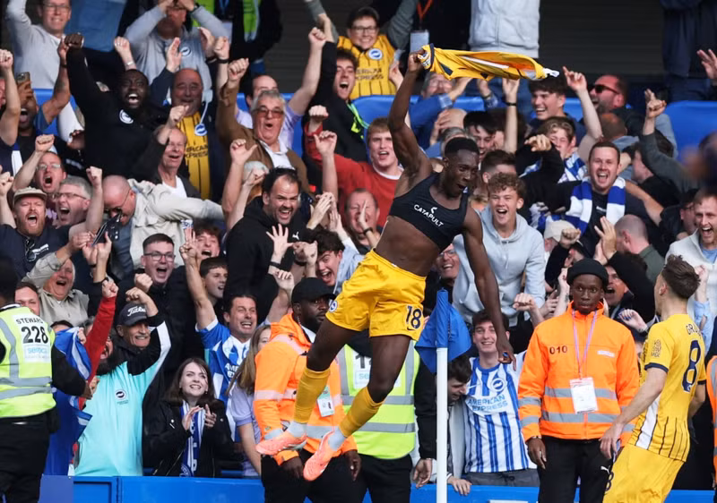 Danny Welbeck đặt dấu chấm hết cho The Blues với bàn ấn định chiến thắng 3-1 cho Brighton ở phút 90+10. chelsea-11.jpg