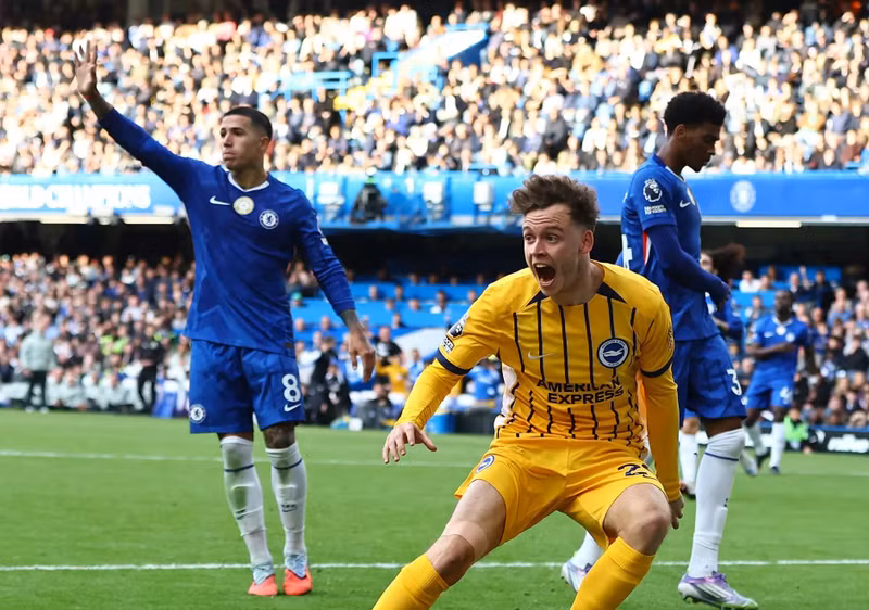 Thua trận khiến Chelsea tụt xuống vị trí thứ 8 với chỉ 8 điểm sau 6 vòng đấu tại Ngoại hạng Anh. chelsea-12.jpg