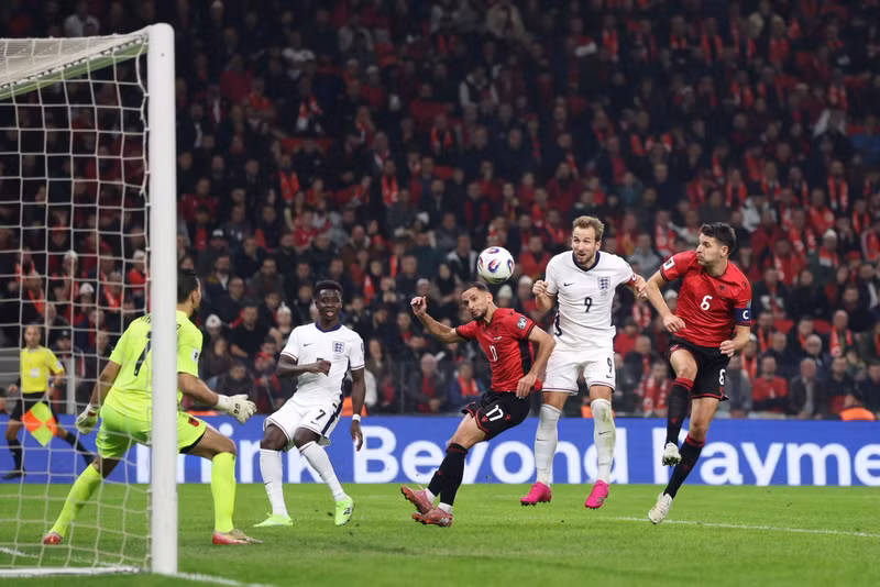 Chân sút thuộc biên chế Bayern Munich hoàn tất cú đúp ở phút 82, qua đó vượt kỷ lục ghi bàn của huyền thoại Pele. anh-3.jpg