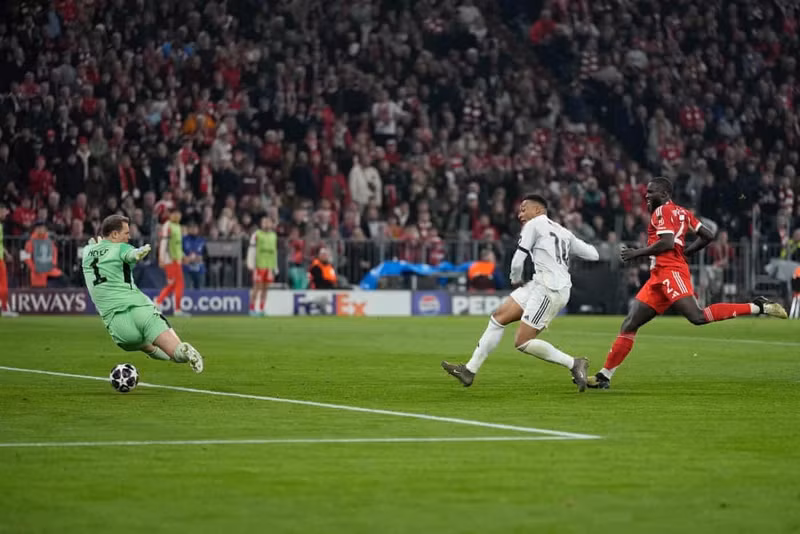 Trước khi hiệp một khép lại, tiền đạo Kylian Mbappe ghi bàn, giúp Real Madrid vươn lên dẫn trước 3-2 (chung cuộc hòa 4-4). bayern-munich-10.jpg