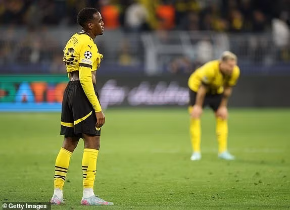 Do đó, dù thắng 3-1 ở tứ kết lượt về nhưng Dortmund vẫn phải nhường vé vào bán kết cho Barcelona, đội thắng qua 2 lượt trận với tỷ số 5-3. barcelona-06.jpg