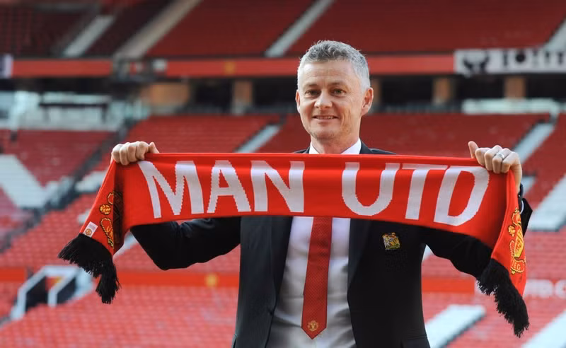 Trận đấu đầu tiên của HLV Ole Gunnar Solskjaer trên cương vị thuyền trưởng Quỷ đỏ là ở giải Ngoại hạng Anh. Huyền thoại này giúp Man Utd đánh bại Cardiff City 5-1. 6-3488.jpg