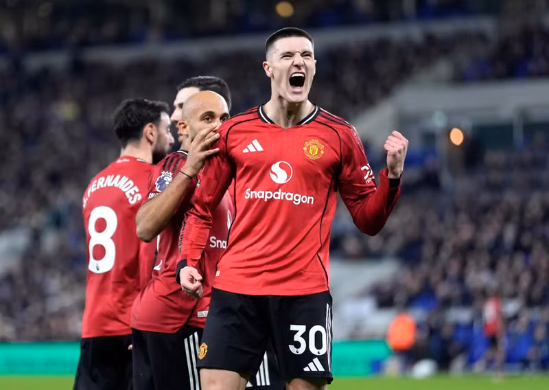 Ngôi sao người Slovenia đã giúp Man Utd giành được 7 điểm trong tháng này mà không hề đá chính một trận nào dưới thời tạm quyền Michael Carrick. man-utd-02.jpg