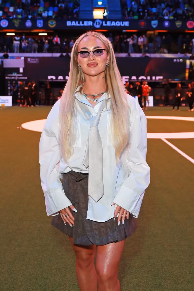 Ngoài sân cỏ, Lehmann còn tham gia vào giải đấu Baller League tại London. 8.png