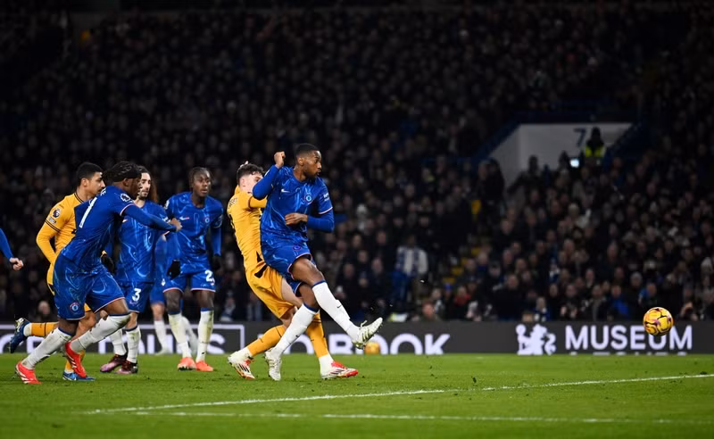 Tosin Adarabioyo đưa Chelsea vươn lên dẫn trước 1-0 ở phút 24. chelsea-02.jpg
