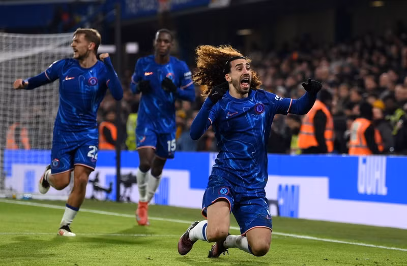 Hậu vệ trái người Tây Ban Nha ăn mừng cuồng nhiệt khi sửa sai cho thủ thành đồng hương. chelsea-08.jpg