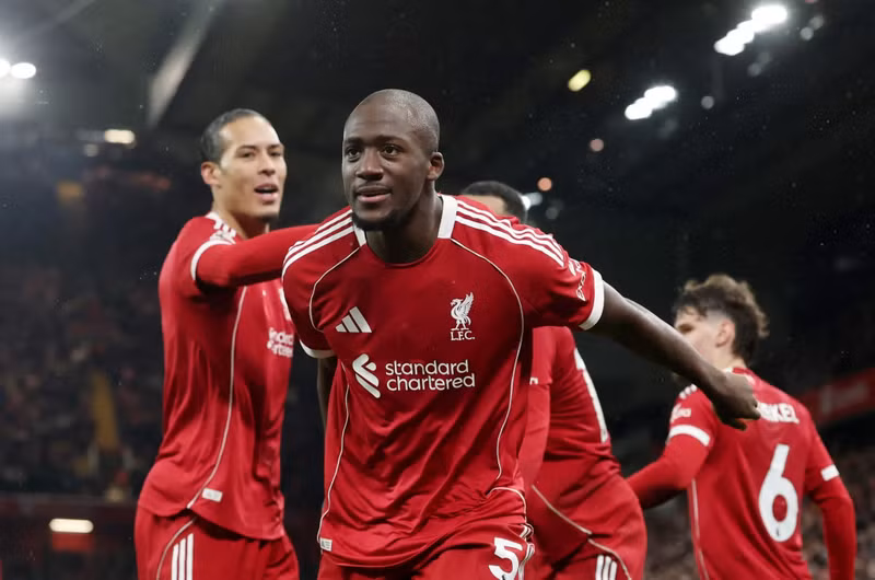 Do biến cố cá nhân, trung vệ 26 tuổi đã bỏ lỡ các trận Liverpool gặp Marseille, Bournemouth và Qarabag. 0.jpg