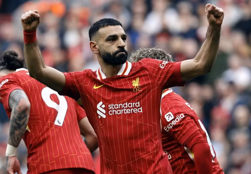Salah tiếp tục được giao trọng trách và anh đã hoàn tất cú đúp, giúp Liverpool thắng 3-1 ở phút 88. 7.jpg