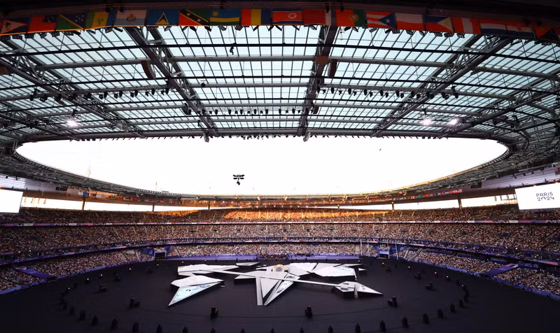 Khung cảnh hoành tráng trong lễ bế mạc Thế vận hội Paris 2024. 5.jpg