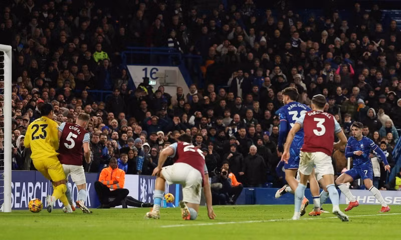Pedro Neto (số 7) ghi bàn gỡ hòa 1-1 cho Chelsea ở phút 64. chelsea-05.jpg