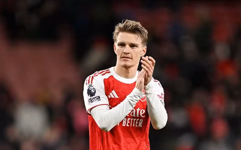 Tiền vệ Martin Odegaard: Giá trị giảm từ 85 triệu euro xuống còn 65 triệu euro, mất 20 triệu euro. Đội trưởng Arsenal vắng mặt phần lớn mùa giải vì chấn thương, trong khi đội bóng vẫn vô địch, khiến vai trò của anh bị đặt dấu hỏi. 5.jpg