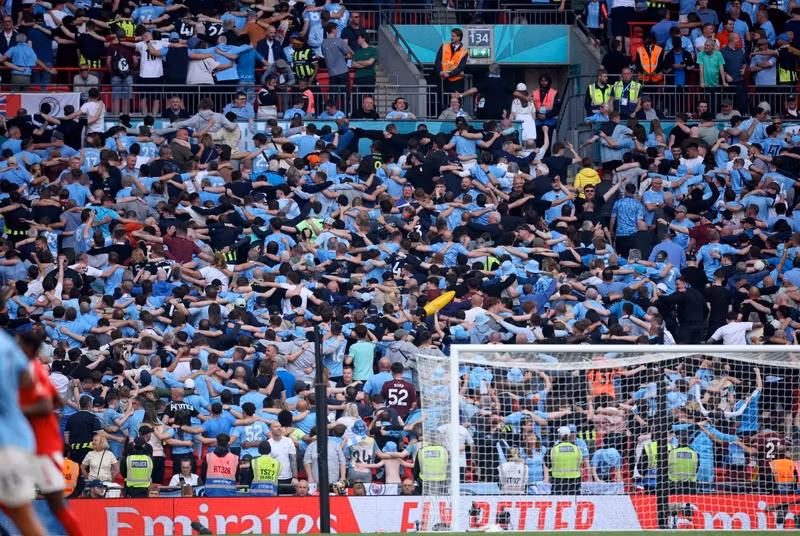 Các cổ động viên Man City tạo ra bầu không khí tuyệt vời trên sân Wembley khi Man City gặp Nottingham Forest ở bán kết FA Cup 2025. man-city-1.jpg