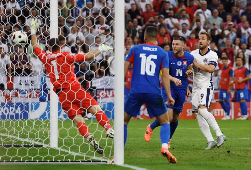 Tiền đạo Harry Kane: Trở thanh cầu thủ ghi bàn nhanh nhất trong hiệp phụ tại EURO. Pha lập công ở giây 50 hiệp phụ giúp Anh ngược dòng hạ Slovakia 2-1 ở vòng 1/8. 6.jpeg