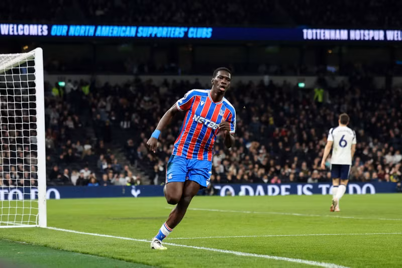 Ismaila Sarr lập cú đúp cho đội khách Crystal Palace … tottenham-4.jpg