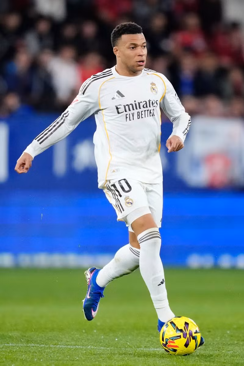 Chấn thương đầu gối khiến Kylian Mbappe khả năng không thể ra sân khi Real Madrid gặp Man City tại lượt về vòng 1/8 Champions League. mbappe-8.jpg