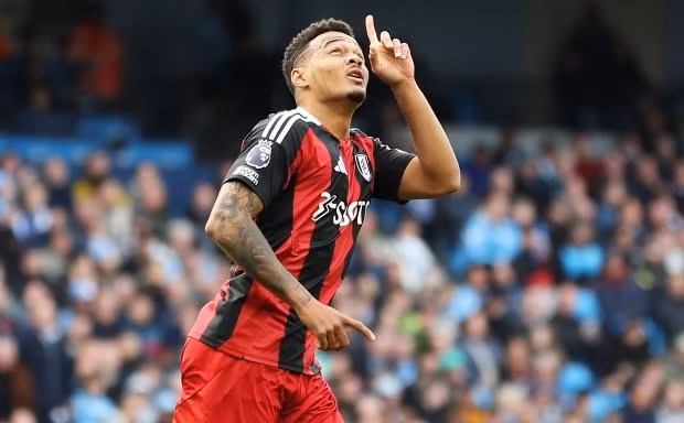 Khán giả chủ nhà trên sân Etihad lại tiếp tục lo lắng khi Rodrigo Muniz thu hẹp khoảng cách xuống còn 2-3 cho Fulham ở phút 88. 7-2872.jpg