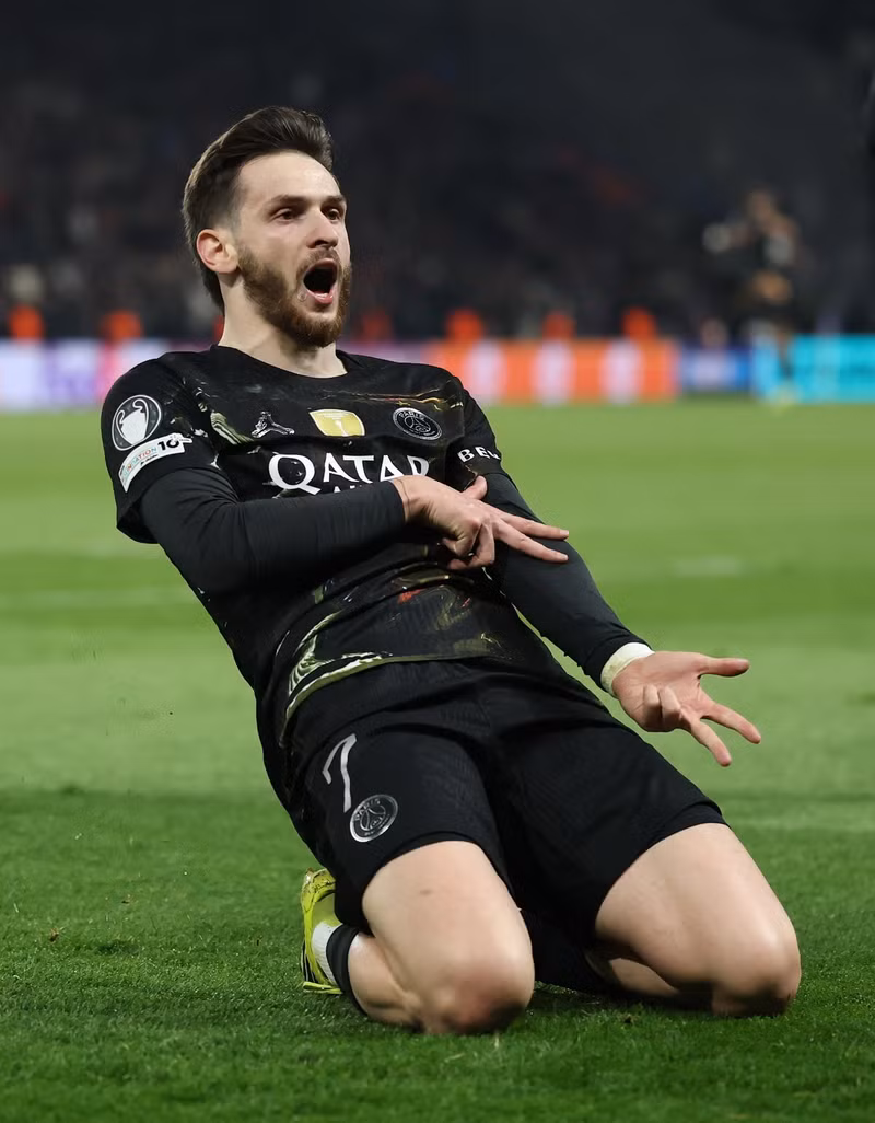 Hai bàn thắng muộn của Khvicha Kvaratskhelia (86’ và 90+4’) giúp PSG thắng đậm 5-2. chelsea-5.jpg