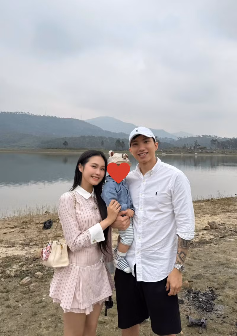 Đoàn Văn Hậu và Doãn Hải My là một trong những cặp đôi được yêu mến nhất trong giới thể thao và giải trí Việt. 7.png