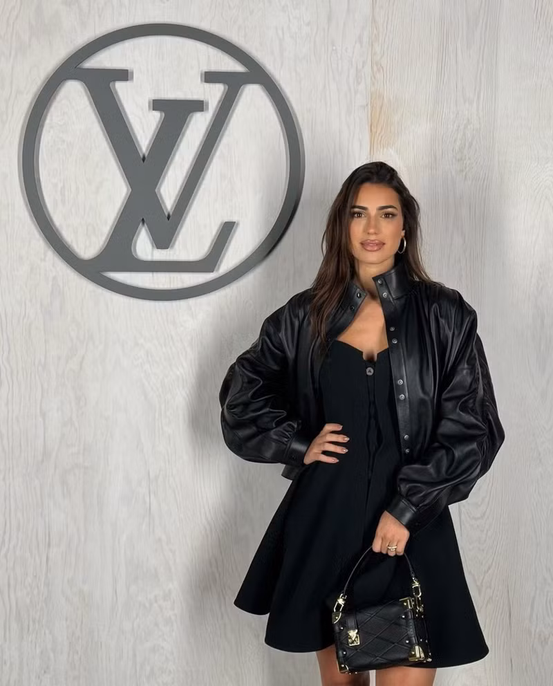 Hình ảnh Sandra sành điệu tham dự sự kiện của thương hiệu Louis Vuitton tại Tuần lễ thời trang Milan – Ý. 9.jpg