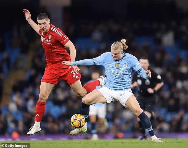 Chiến thắng không chỉ mang ý nghĩa giải toả mà còn giúp Man City leo lên vị trí thứ tư với 26 điểm qua 14 trận và kém Liverpool 9 điểm. 8-4688.jpg
