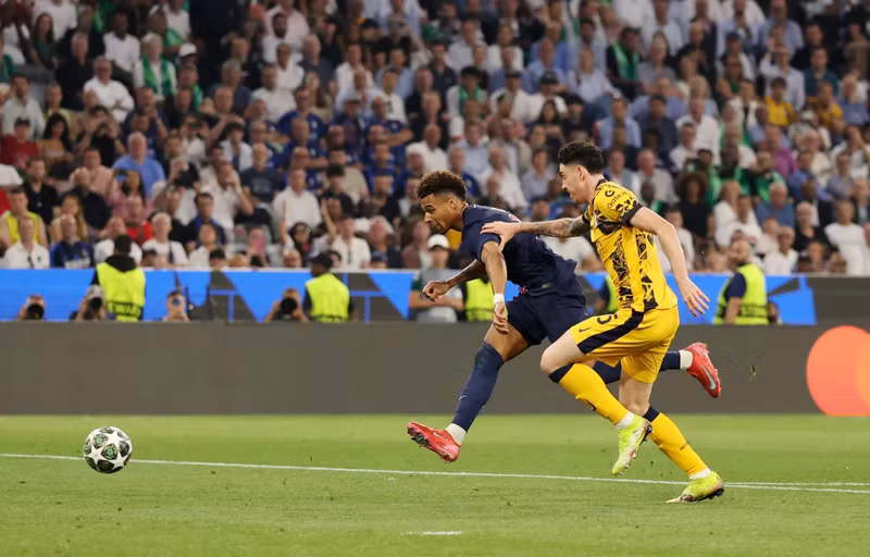 Desire Doue hoàn tất cú đúp cá nhân, nâng tỷ số lên 3-0 cho PSG ở phút 63. psg-12.jpg