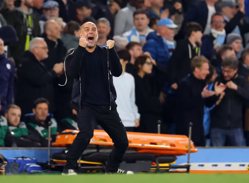 Chiến lược gia Pep Guardiola ăn mừng cuồng nhiệt khi đội nhà thắng nghẹt thở trước Aston Villa đang có phong độ cao. man-city-3.jpg