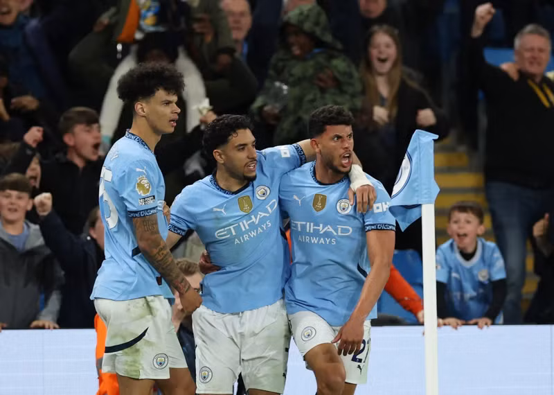 Chiến thắng giúp Manchester tạm thời leo lên vị trí thứ ba với 61 điểm. man-city-9.jpg