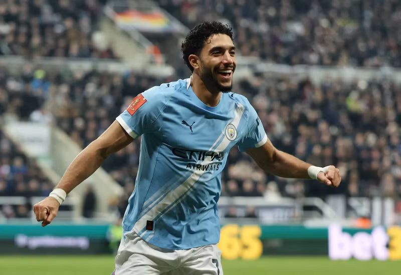 Màn trình diễn chói sáng của ngôi sao sinh năm 1999 giúp Man City thắng chung cuộc 3-1. man-city-8.jpg