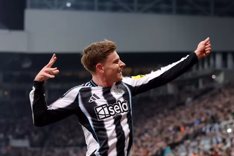 Tiền vệ cánh này đã ghi bàn chỉ sau 18 phút bóng lăn. man-city-2.jpg