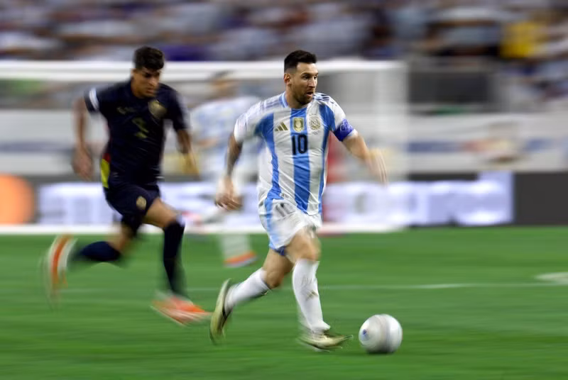 Lionel Messi: Lọt danh sách ứng viên giành Quả Bóng Vàng vì Argentina bảo vệ thành công danh hiệu Copa America 2024. Còn trong màu áo Inter Miami, ngôi sao 37 tuổi có 14 bàn và 11 kiến tạo qua 15 trận. 6.jpeg