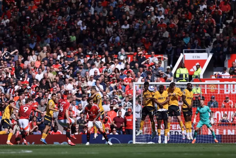 Christian Eriksen và các đồng đội dù kiểm soát bóng tốt hơn, tạo ra nhiều tình huống nguy hiểm hơn, song không đủ để ghi bàn thắng. man-utd-6.jpg
